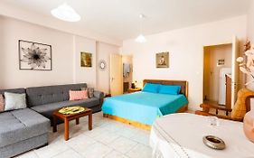 Kalamata City Nest - Central & Cozy Hideout